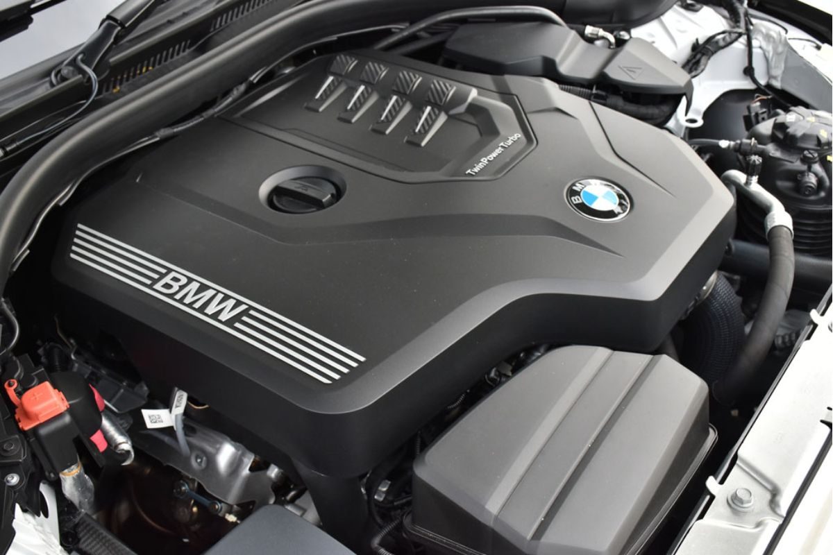 BMW 318i Engine: Power and Efficiency The Engine